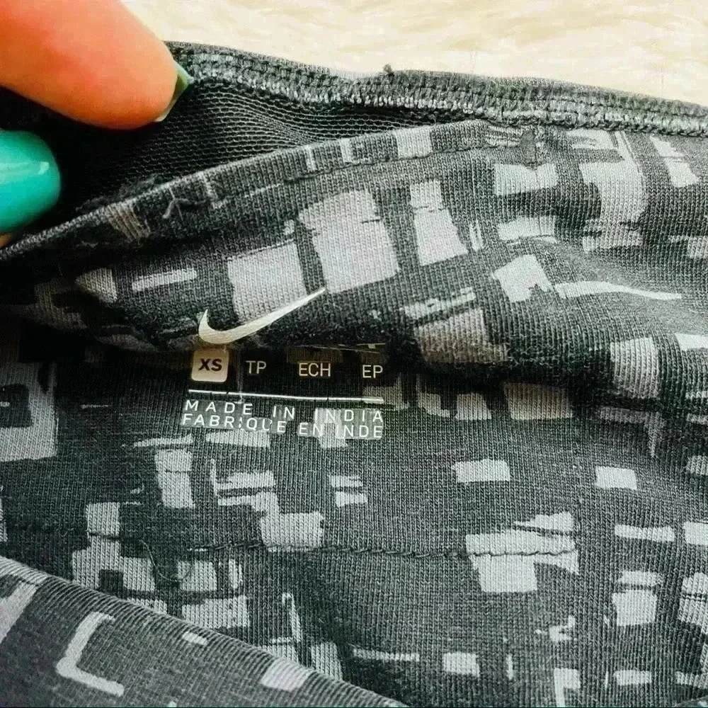 Nike Dry Black & Gray Printed High‎ Waisted Athletic Compression Leggings (XS)